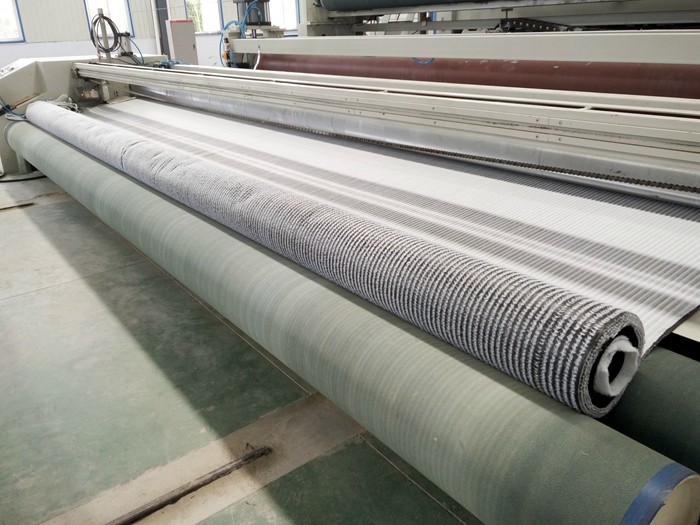 膨潤(rùn)土防水毯生產(chǎn)中